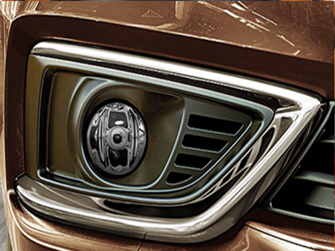 Fog lamps with chrome accent
